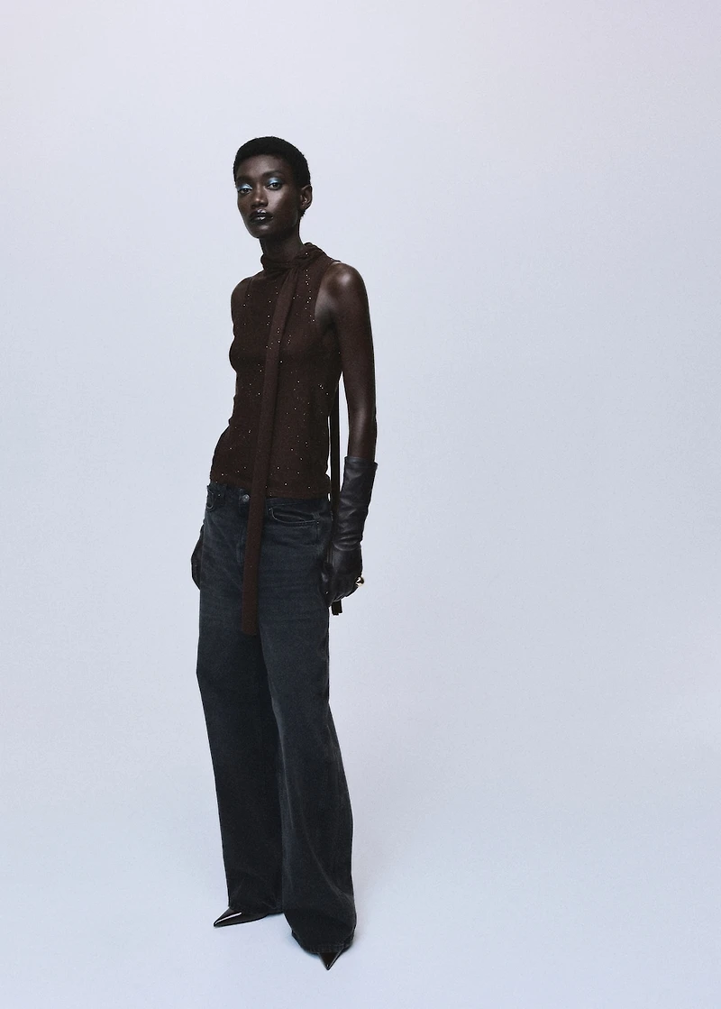 Shiny top with foulard