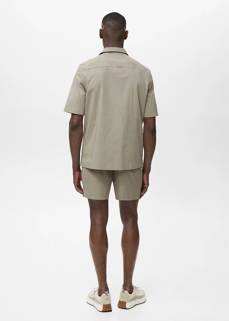 Shirt with pockets and bowling collar