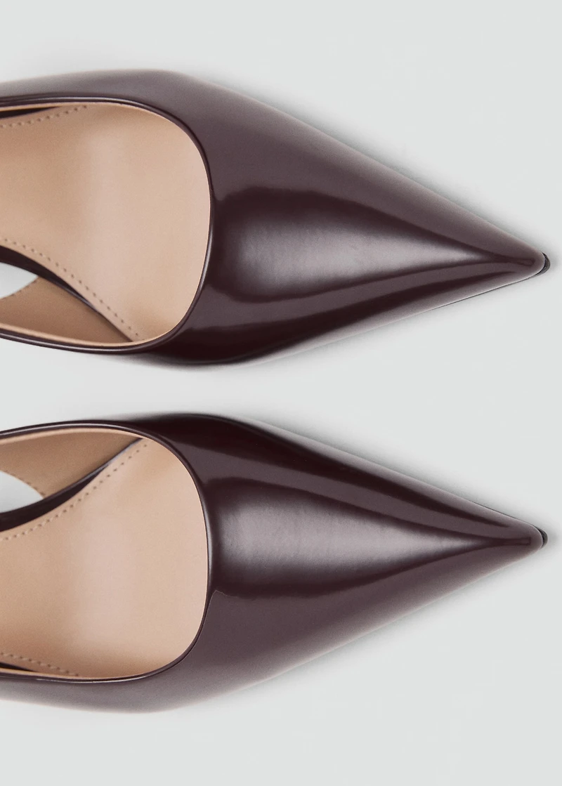 Kitten-heel patent leather shoes