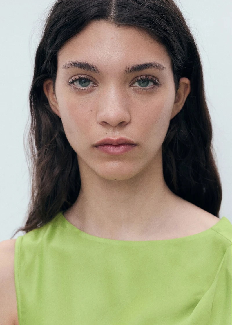 Long dress with ruffled sleeves