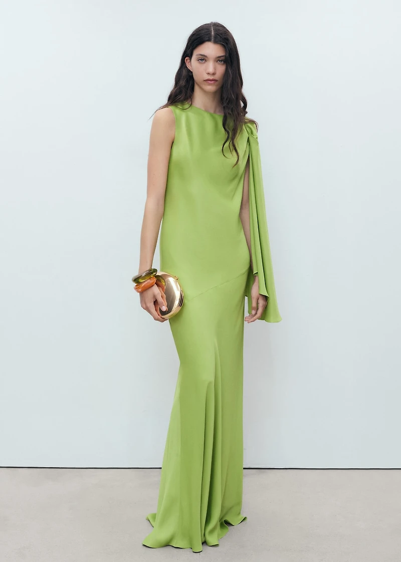 Long dress with ruffled sleeves