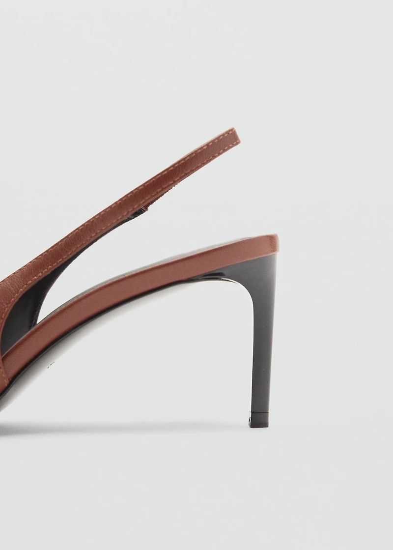 Leather heeled shoes with ring