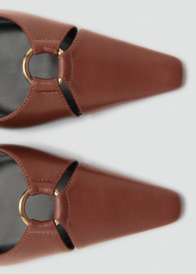 Leather heeled shoes with ring