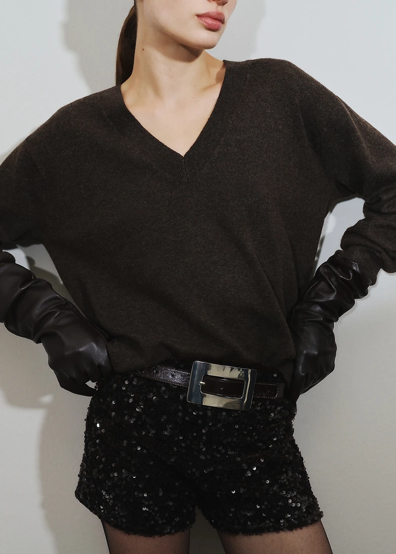 Velvet shorts with sequins