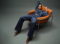 Low-rise wide-leg jeans