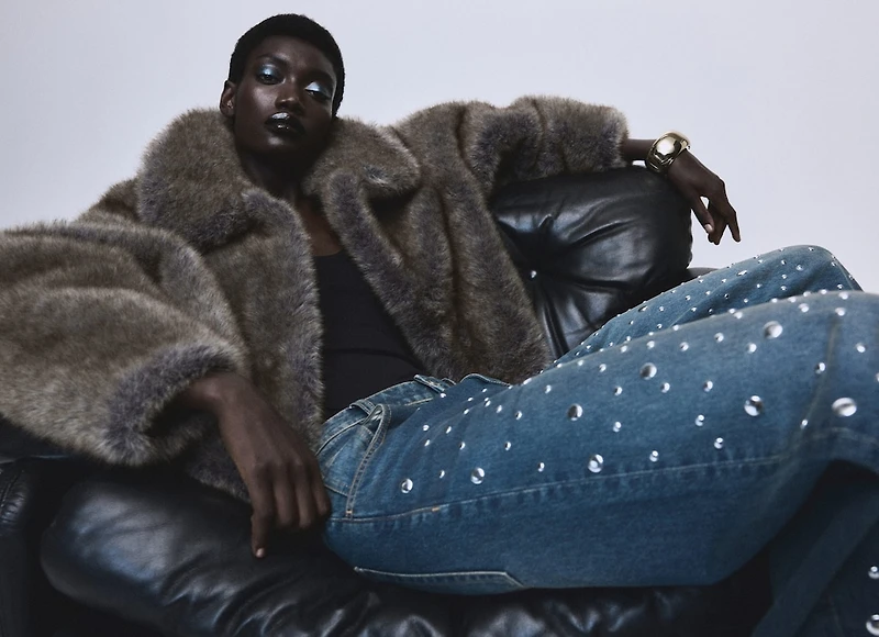 Straight-fit jeans with studs