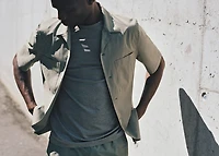 Shirt with pockets and bowling collar