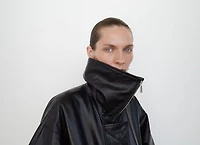 100% leather jacket with notched lapel collar