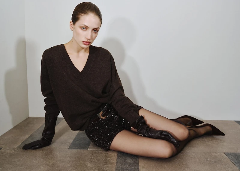 Velvet shorts with sequins