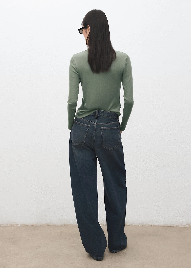 Ribbed long-sleeved t-shirt