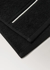 Cotton hand towel with embroidered scalloped edge