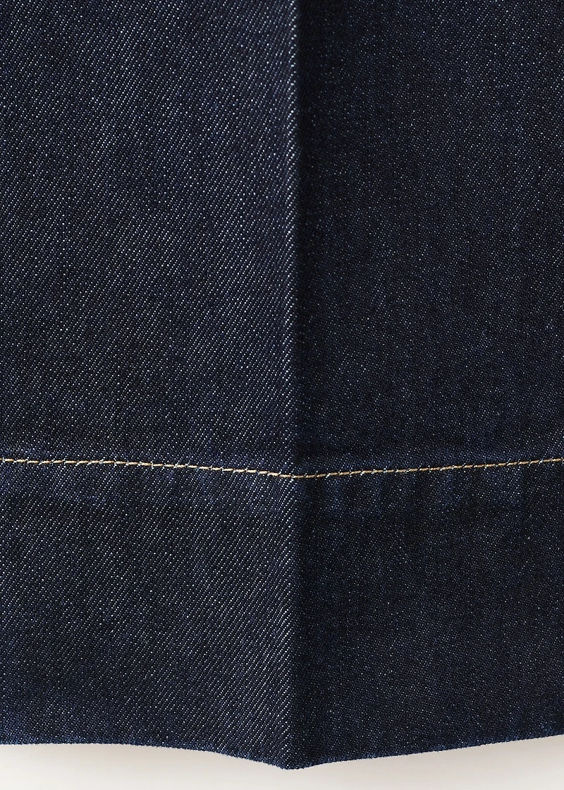 Straight-leg jeans with seam stitching
