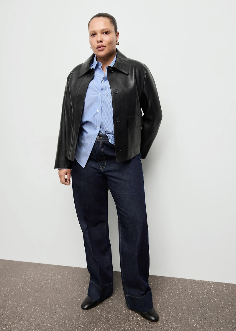 Straight-leg jeans with seam stitching