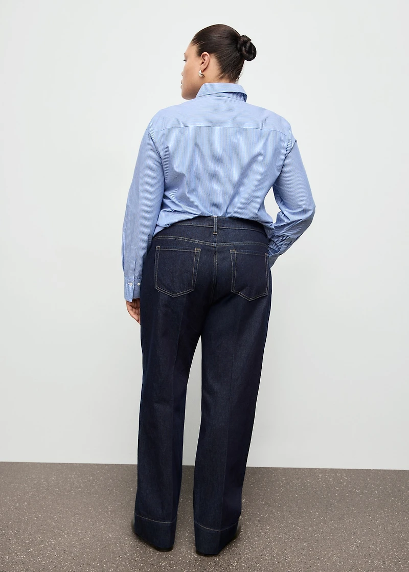 Straight-leg jeans with seam stitching