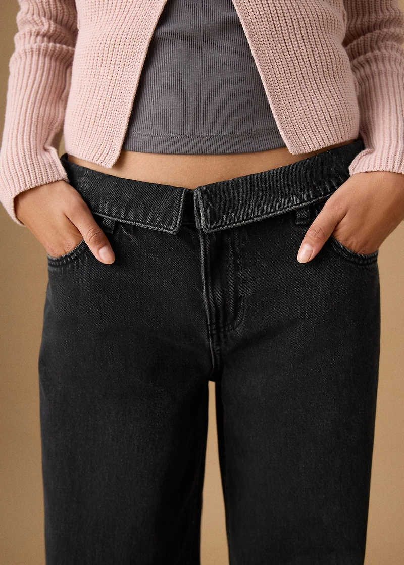 Low-waist jeans with turn-ups