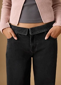 Low-waist jeans with turn-ups