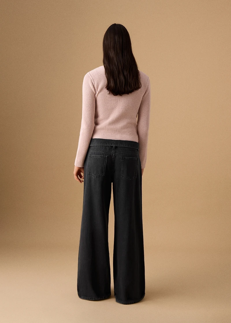 Low-waist jeans with turn-ups