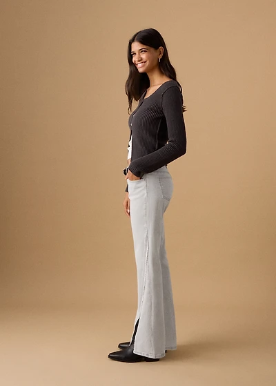 Low-waist flared jeans