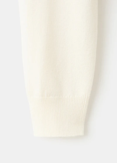 Round-neck knitted sweater