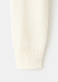 Round-neck knitted sweater