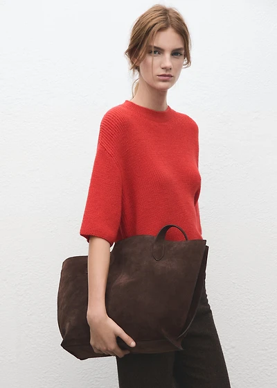 Three-quarter sleeve knitted sweater