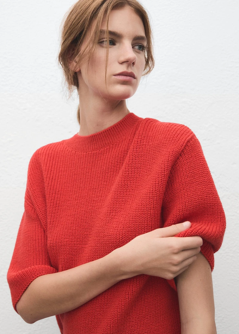 Three-quarter sleeve knitted sweater