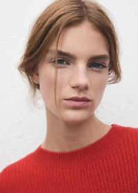 Three-quarter sleeve knitted sweater