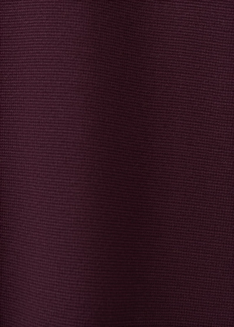 Round-neck knitted sweater