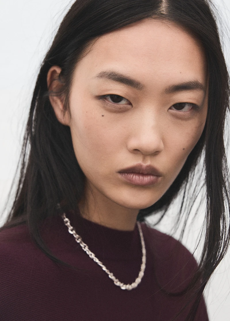 Round-neck knitted sweater