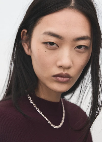 Round-neck knitted sweater