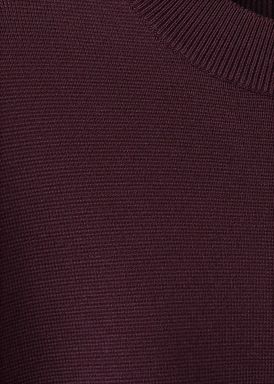 Round-neck knitted sweater