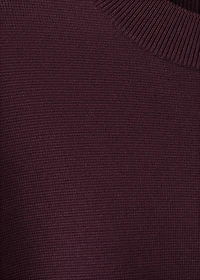 Round-neck knitted sweater