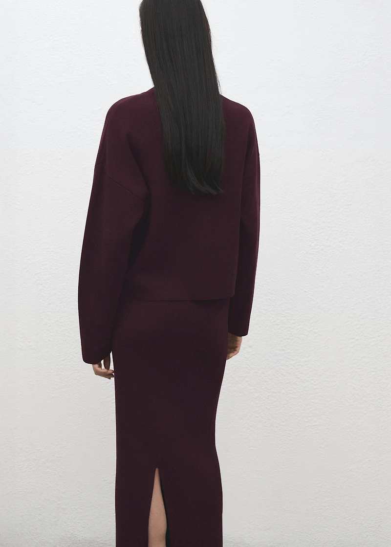 Round-neck knitted sweater