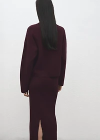 Round-neck knitted sweater