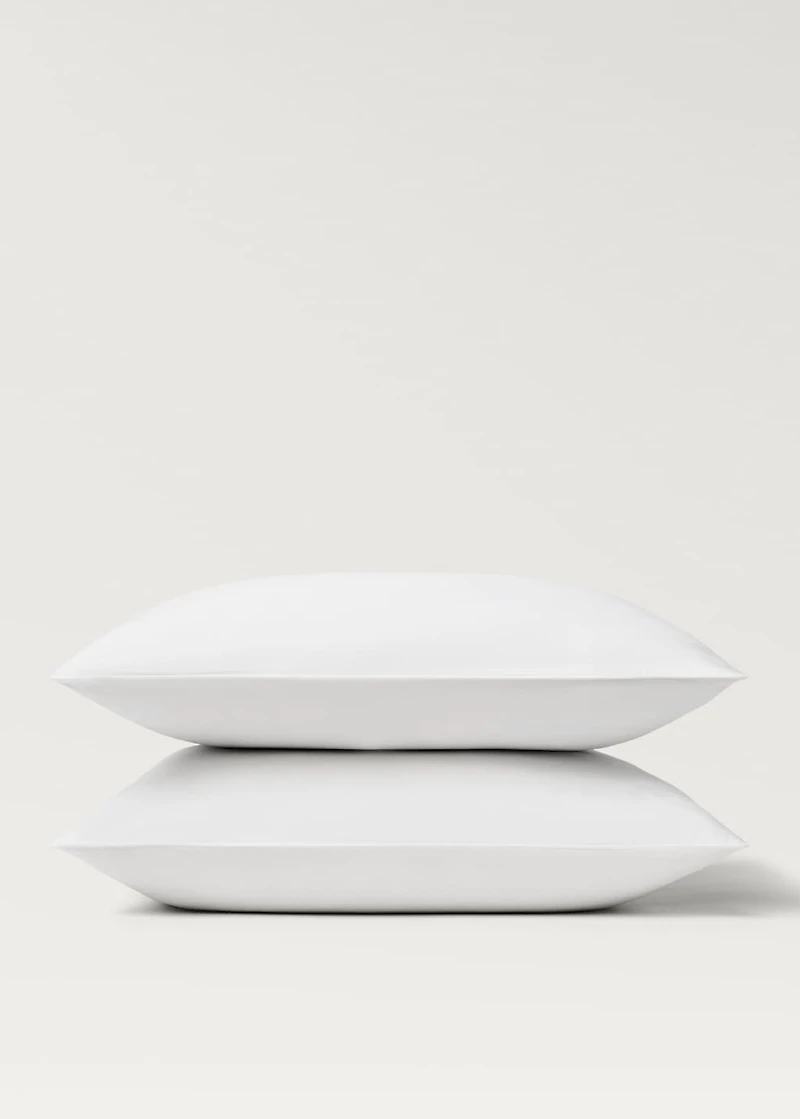 Two 500-thread count cotton percale pillowcases with rounded piping detail 60x60 cm