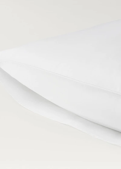 Two 500-thread count cotton percale pillowcases with rounded piping detail 60x60 cm