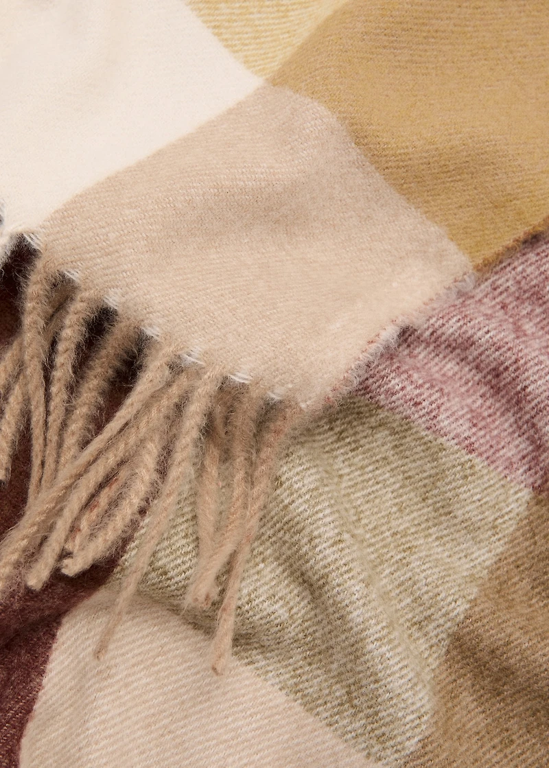 Check scarf with fringed ends