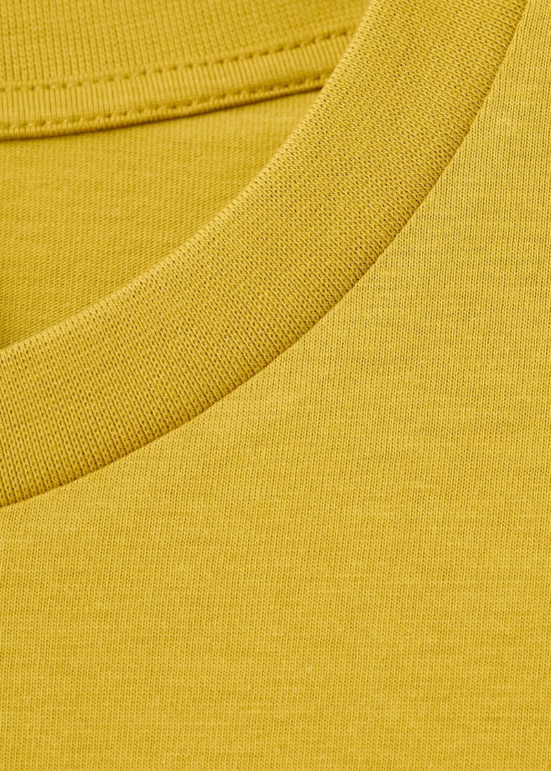 Slim-fit short-sleeved t-shirt