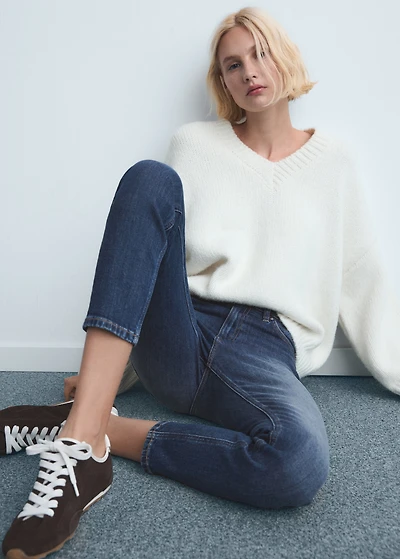 Mid-rise skinny jeans