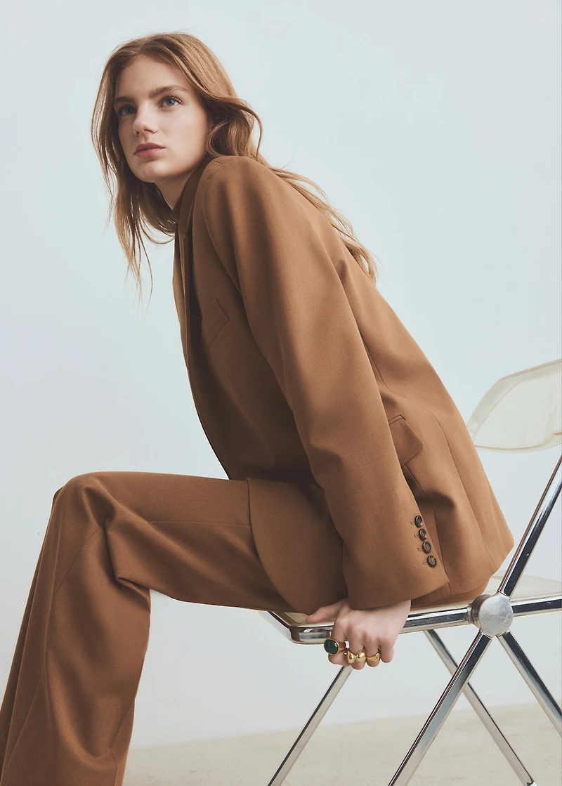 Straight suit jacket with lapel pockets