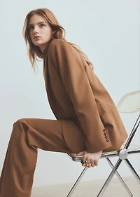 Straight suit jacket with lapel pockets