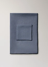 Resin-coated 100% linen tablecloth with contrasting overlock for 8 to 10 diners