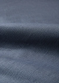 Resin-coated 100% linen tablecloth with contrasting overlock for 8 to 10 diners