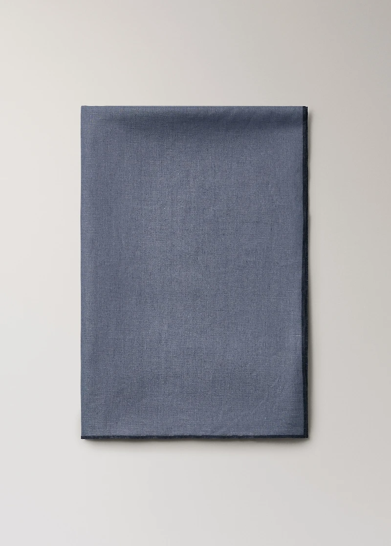 Resin-coated 100% linen tablecloth with contrasting overlock for 8 to 10 diners