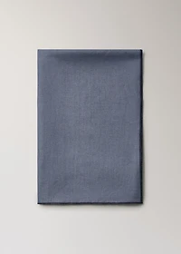 Resin-coated 100% linen tablecloth with contrasting overlock for 8 to 10 diners