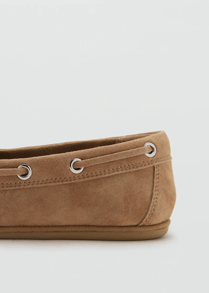 Deck shoes with laces