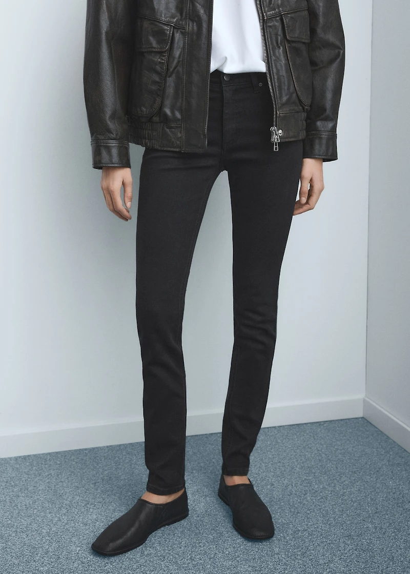 Mid-rise skinny jeans