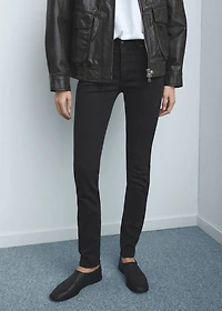 Mid-rise skinny jeans