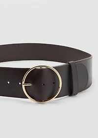 Rounded buckle leather belt
