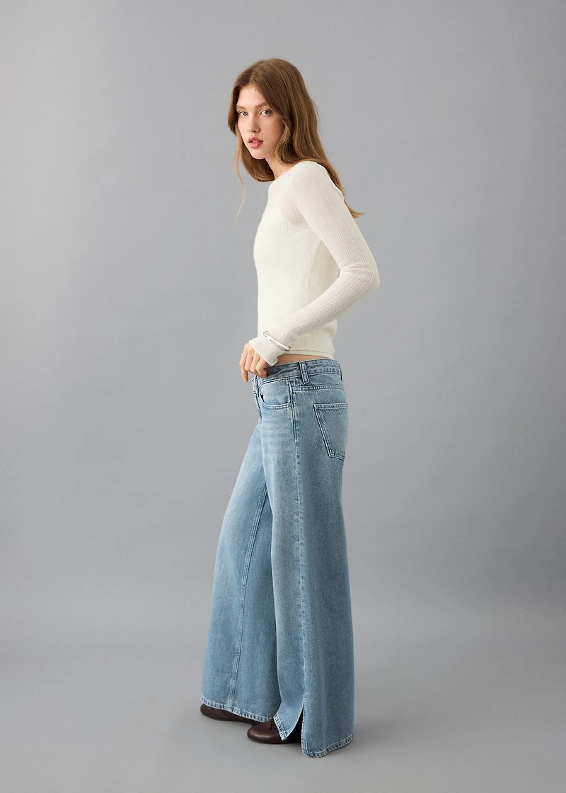 Wide leg jeans with cut-out